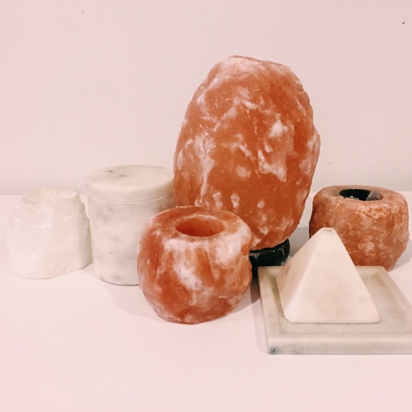 ❌SOLD❌ Himalayan Rock Salt Candle Holder - Picture 2 of 3